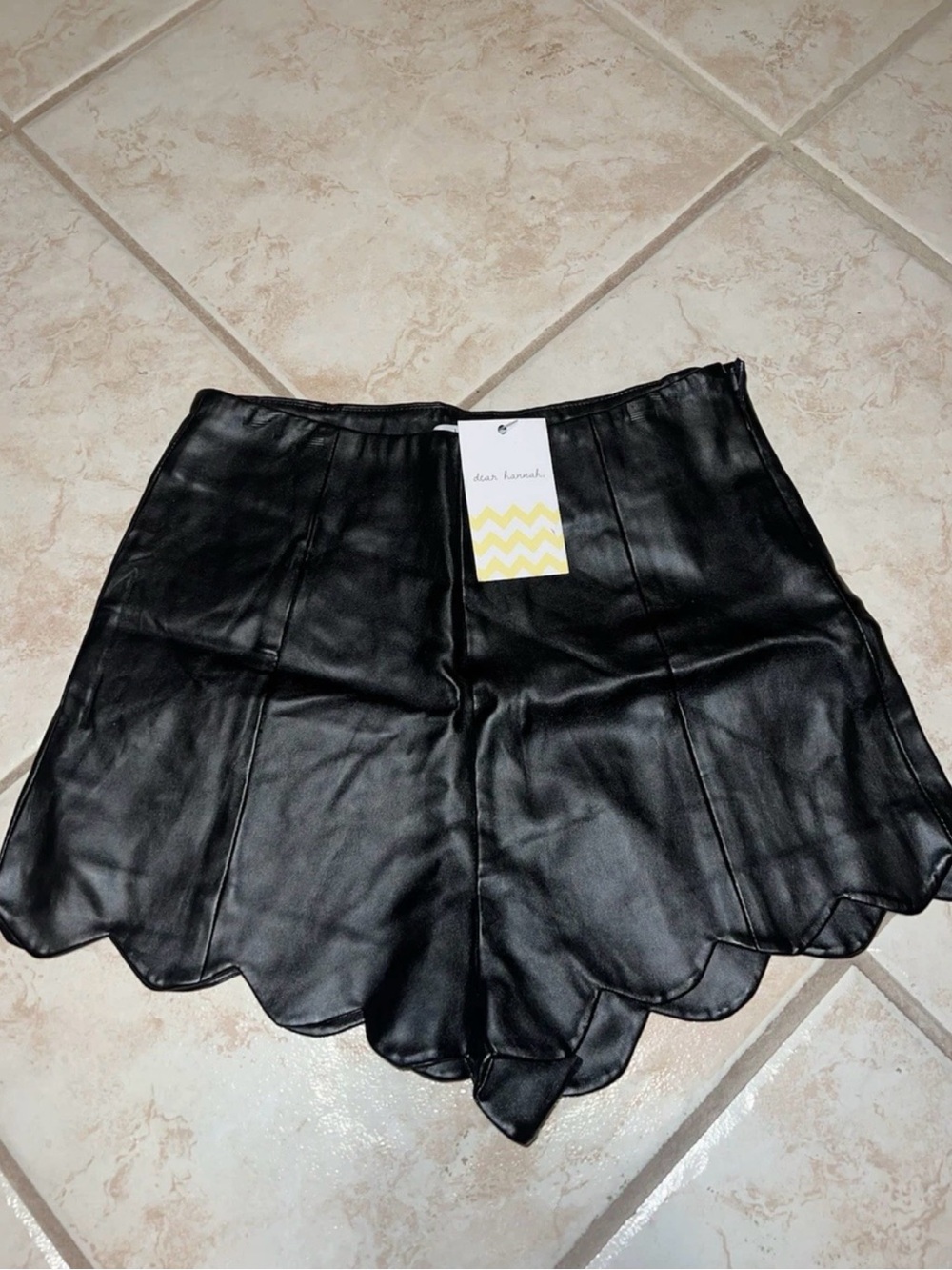 NWT Beau & arrow Women’s Black Faux Leather Scalloped Hot Pant Shorts Size Small
